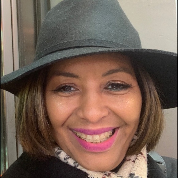 Meet your Posher, T - Picture 1 of 2